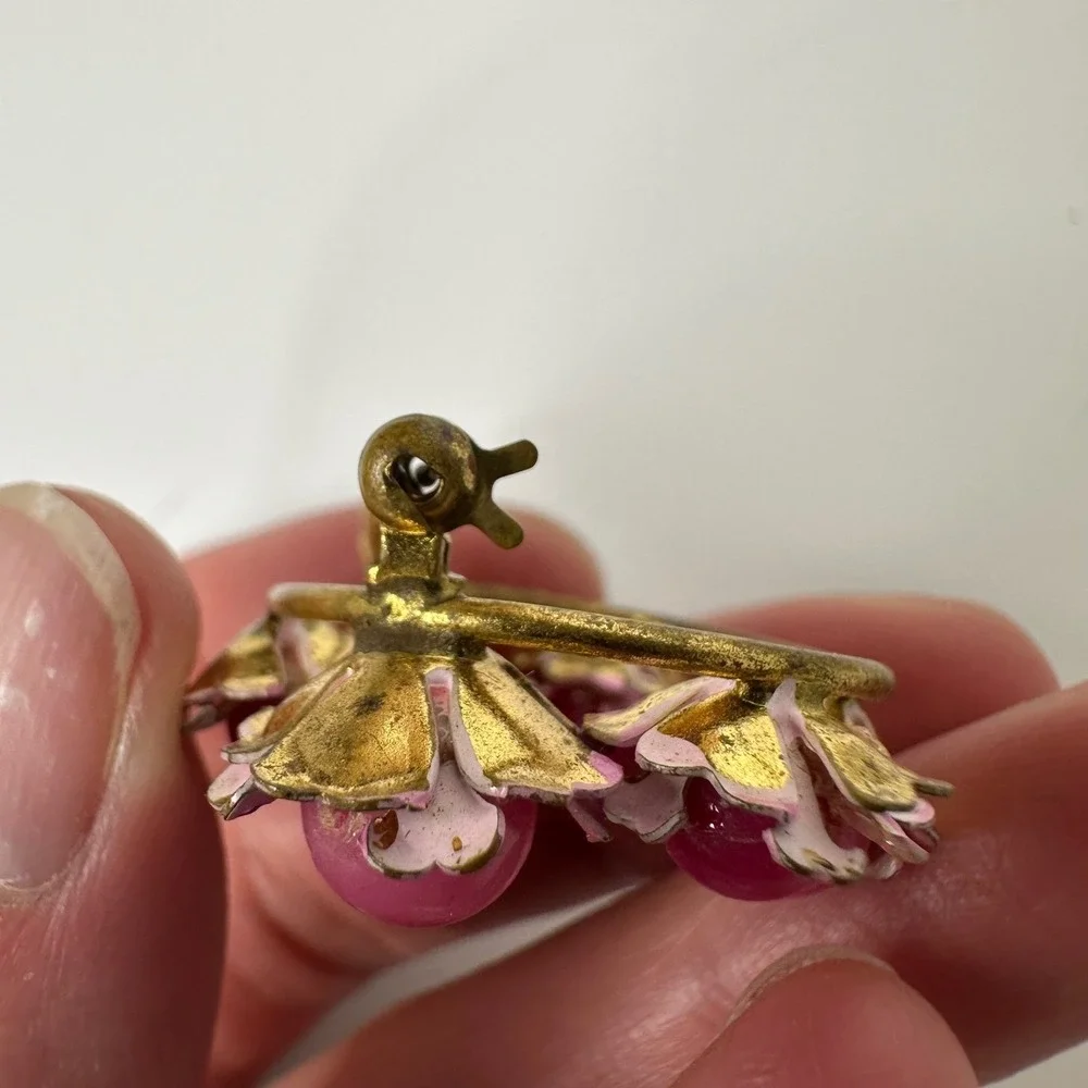Vtg Pink Enamel Flower Wreath Brooch Gold Tone Plastic Beads Pin Spring Kitsch